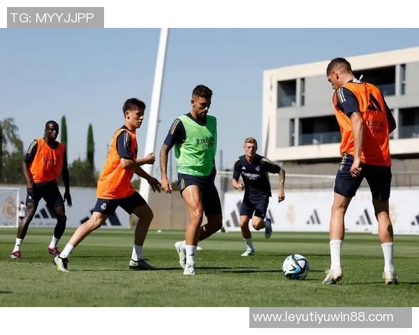 皇马留守8名一线队球员与卡斯蒂亚队员共同训练提升默契 皇马留守8名一线队球员与卡斯蒂亚队员共同训练提升默契