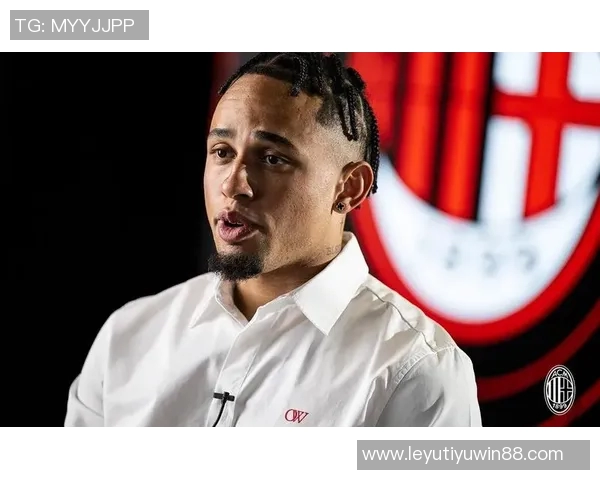 奥卡福进球瞬间意外出现沙滩球引发热刺球迷热议