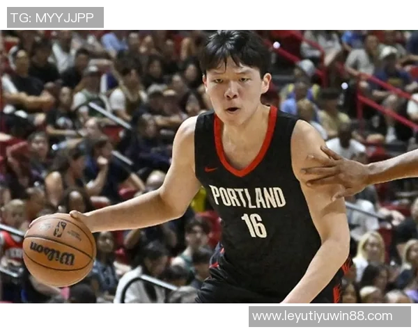 队记：斯普利特与里斯的讨论引发杨瀚森的意外提问时机引人关注